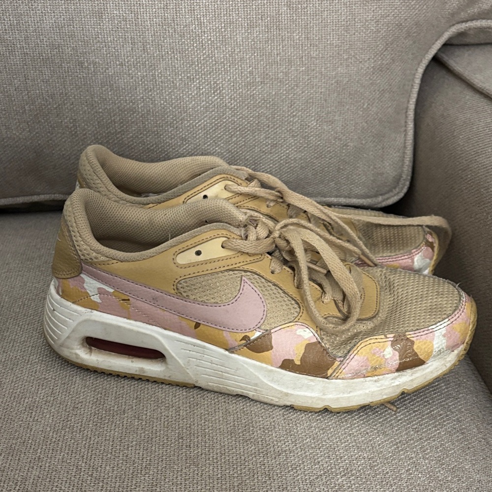 Nike Women's 7.5 Airmax Camouflage Tan and Pink Sneakers